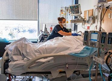 Reportan al límite hospitales de EU por la variante ómicron