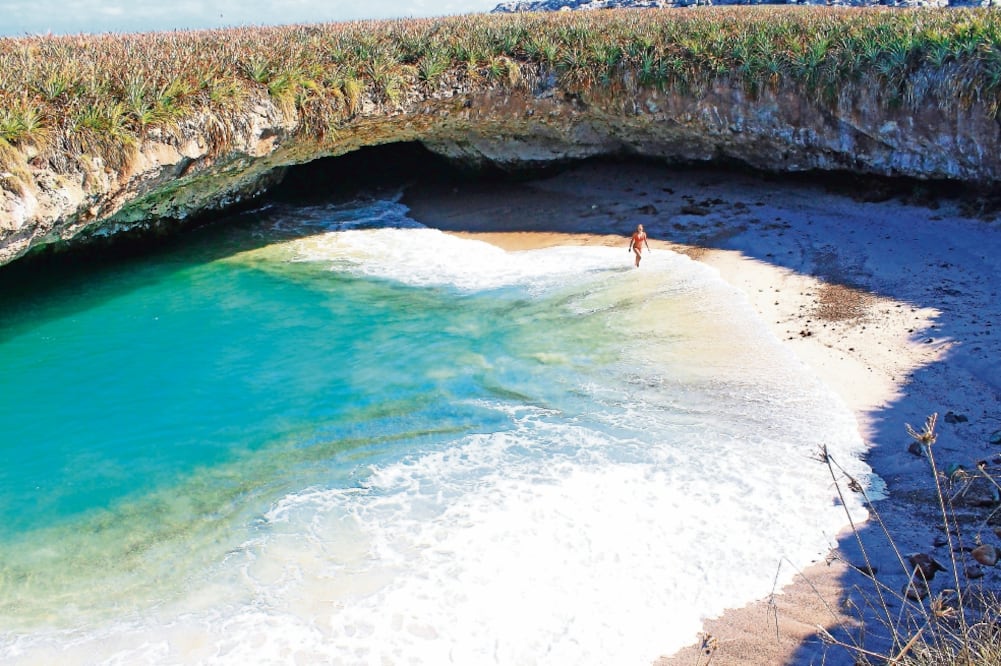 Las autoridades ambientales mantendrán un operativo permanente para vigilar que los turistas respeten la Playa del Amor (ARCHIVO EL UNIVERSAL)