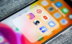 Turismo en EU en riesgo; exigir redes sociales a visitantes costaría miles de millones, revela estudio