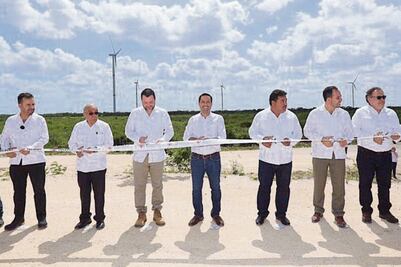 Inaugura Vila Dosal parque eólico Dzilam en Yucatán