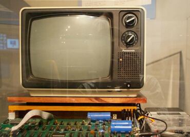 Dona su computadora, le regalan 100 mil dólares