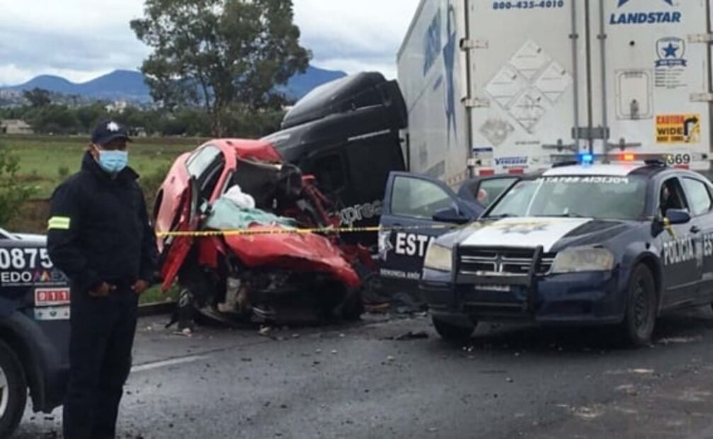 Tráiler invade carril contrario y provoca choque; hay dos muertos y un herido en Ixtapaluca 