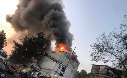 Así las llamas consumieron una bodega de calzado en el Barrio Bravo de Tepito 