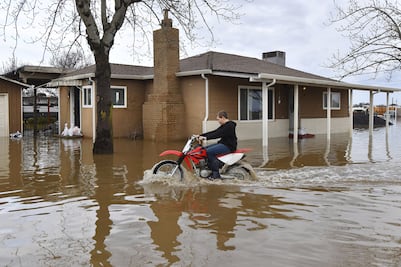 Biden visitará el jueves California, devastada por las tempestades
