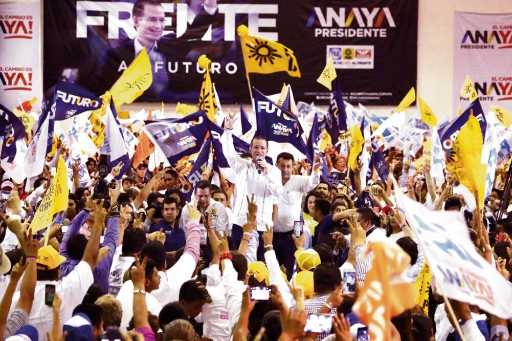 El candidato presidencial de Por México al Frente, Ricardo Anaya Cortés (centro), advirtió que de obtener el triunfo modificará la Ley de Coordinación Fiscal para que la Federación aporte más recursos a los estados. (FOTOS ARIEL OJEDA. EL UNIVERSAL)