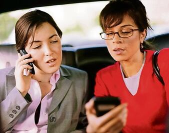 Alertan por “stalkerware”, instalados en teléfonos de mujeres para espiarlas