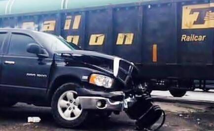 Tamaulipas: Family survives crash with train