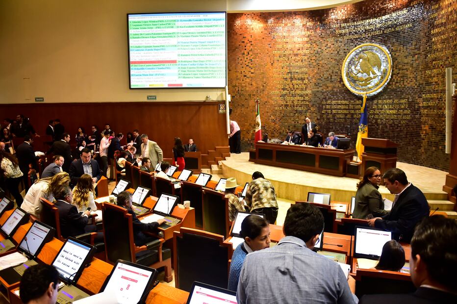 Con nueva ley, Congreso de Jalisco busca prevenir el reclutamiento forzado de monores de edad, pero olvidan tipificarlo como delito (JORGE ALBERTO MENDOZA. ARCHIVO EL UNIVERSAL)
