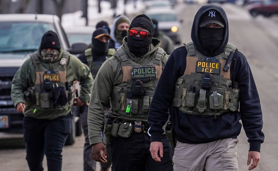 Agentes del ICE durante un operativo migratorio en Estados Unidos. Foro: AP