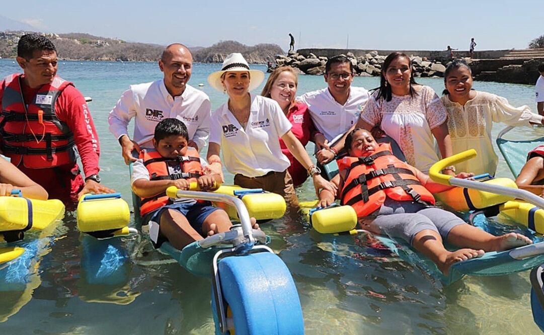 En Huatulco primera playa incluyente para discapacitados Foto: Especial