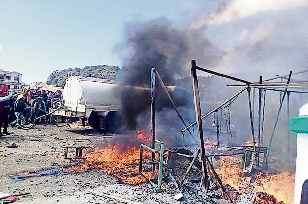 El incidente ocurrió en la explanada del templo de San Juan; Protección Civil lamentó que a pesar de la campaña de prevención no se tomen precauciones. (FREDY MARTÍN. EL UNIVERSAL)