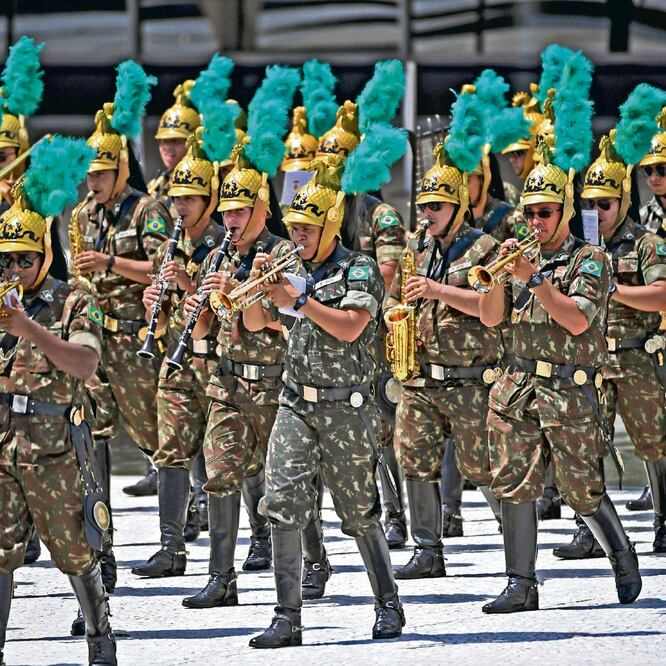 Guardias ceremoniales participan en los preparativos de seguridad para la ceremonia de toma de posesión presidencial de Jair Bolsonaro el 1 de enero de 2019, en Brasilia. Foto: CARL DE SOUZA. AFP