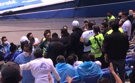 Violencia en las gradas del estadio Cuauhtémoc en el Puebla vs Santos