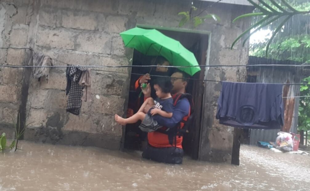 Al menos 11 muertos y casi 50 mil evacuados por inundaciones en Filipinas