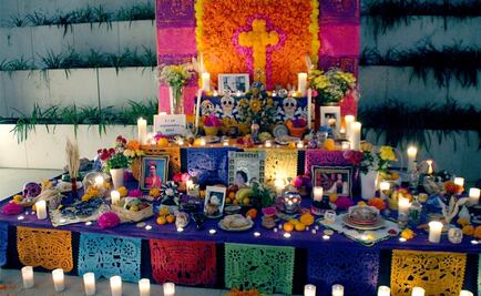 Berlín celebra Día de Muertos con altar dedicado a José María Pérez Gay