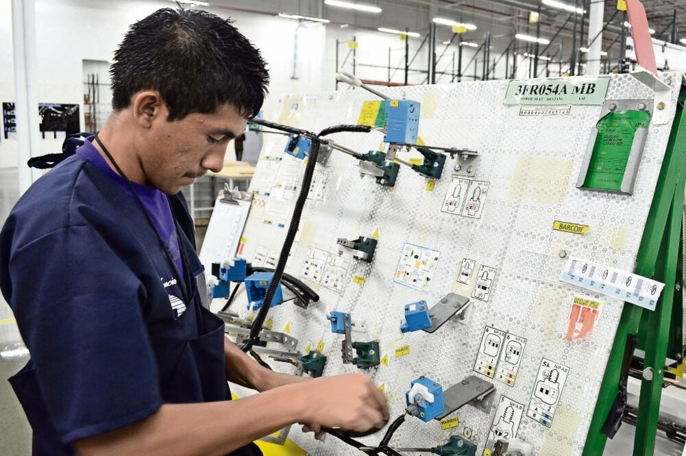 Nuevas fuentes de ingreso. Con la generación de 3.6 millones de empleos se alentó la productividad de las empresas y la competitividad, afirma Emilio Gamboa (ARCHIVO EL UNIVERSAL)