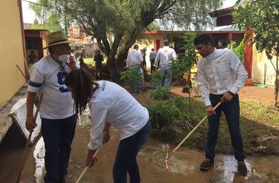 Dos escuelas y 28 casas siniestradas por tromba en Michoacán