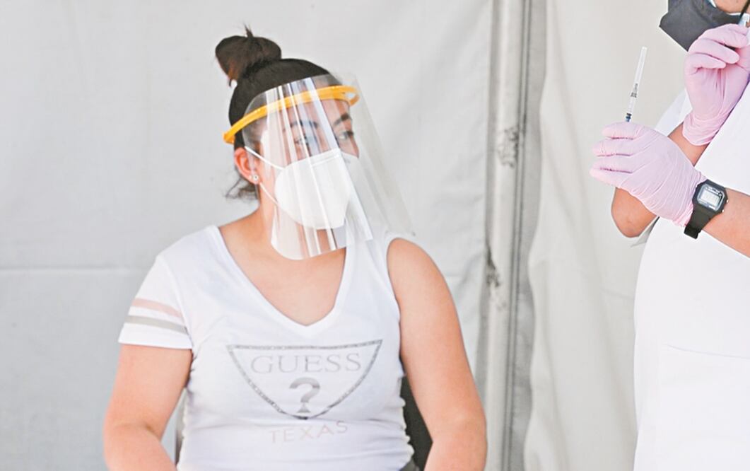 Areli Rangel Escamilla señala que lo que más le ha impactado ha sido ver a las personas intubadas a causa del Covid-19. Foto: IVÁN CAMPOS. EL UNIVERSAL