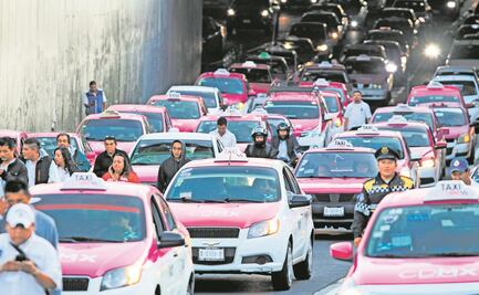 Taxistas podrán acceder a créditos de AMLO