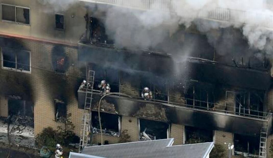 “¡Van a morir!” gritó hombre que incendió estudio de animación de Japón