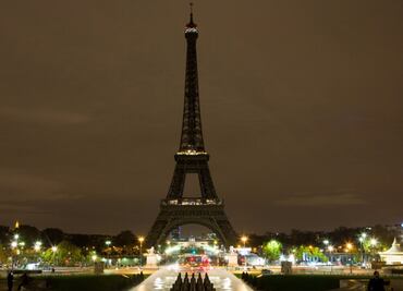Torre Eiffel apagará sus luces en recuerdo a las víctimas de Barcelona