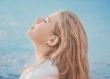 Clara Chía Martí: la chamarra de piel ideal para combinar con cualquier outfit