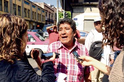 Comerciantes reciben con botellazos a los diputados