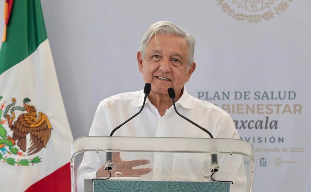 El jefe del Ejecutivo federal aseguró que se le “cerró por completo la vena” y gracias a la rápida intervención de un cardiólogo le salvaron la vida. Foto: especial