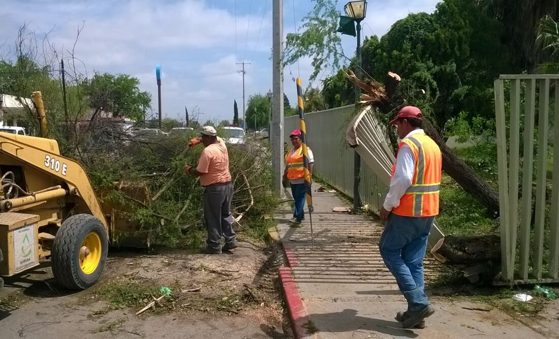 Este martes se resgistró en la región Carbonífera de Coahuila una tromba, con tormenta eléctrica y fuertes vientos se llevó todo lo que encontró a su paso (Hilda Fernández / EL UNIVERSAL)
