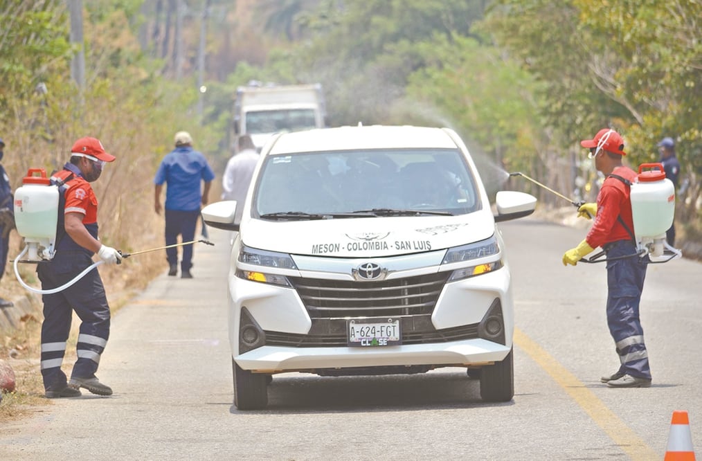 En el municipio de Malinaltepec, en La Montaña, los habitantes cerraron sus accesos para prevenir un posible contagio de gente ajena a la comunidad. Fotos: SALVADOR CISNEROS. EL UNIVERSAL