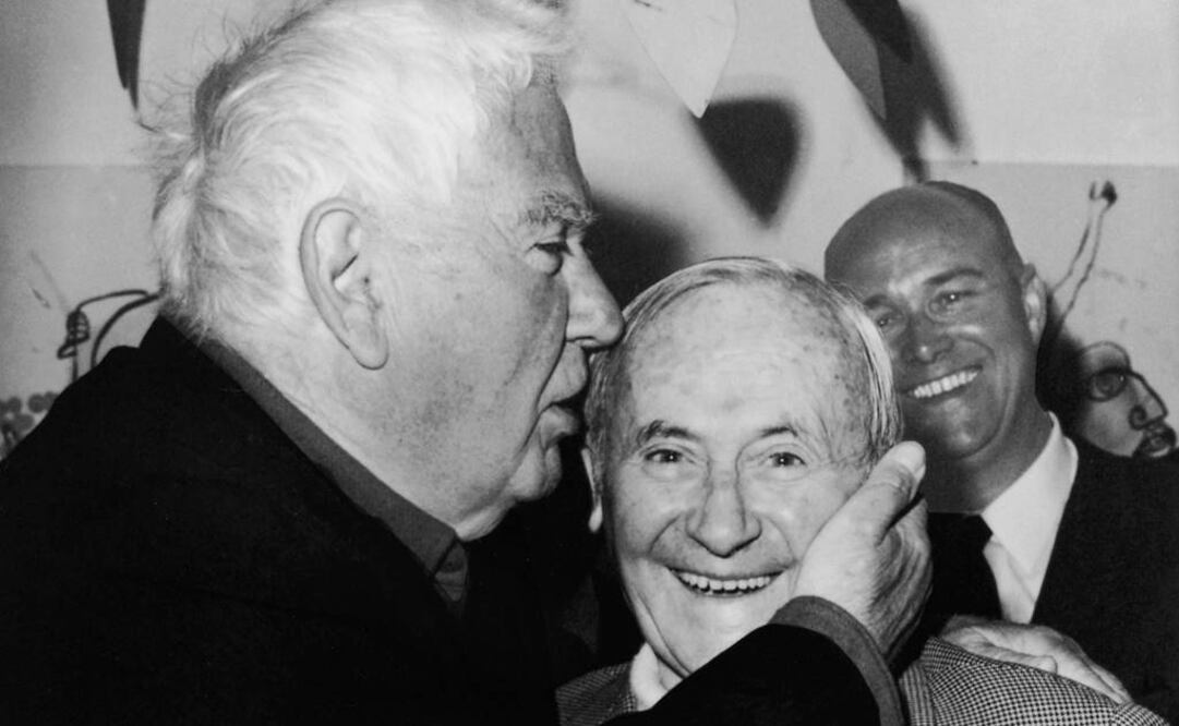 Los artistas Alexander Calder y Joan Miró en Francia en 1969. (FOTO: Archivo EL UNIVERSAL)