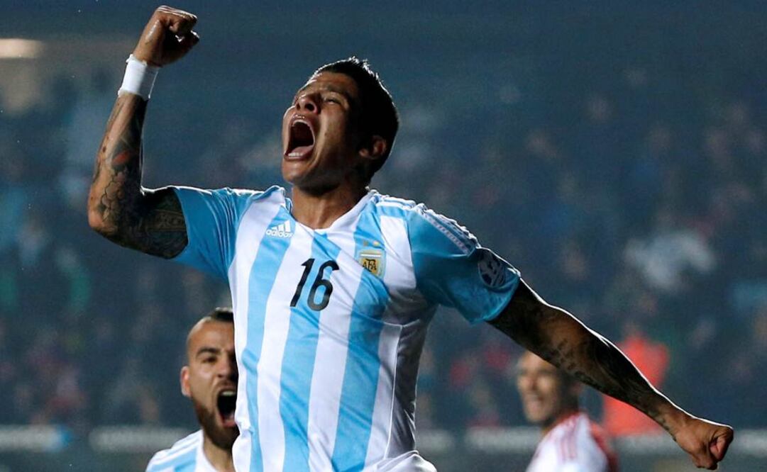 Marcos Rojo inició la goleada de Argentina sobre Paraguay ayer en Concepción y la final esperada ante Chile está lista. FOTO: MARIBEL FORNEROD. JAM MEDIA