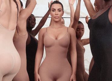 Kim Kardashian presenta su línea de fajas reductoras