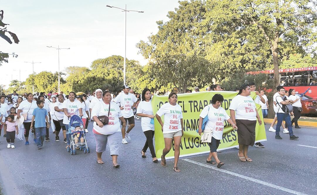 Empleados se manifestaron a favor del trabajo que supondrá el proyecto, a petición de organizaciones sindicales del sector de la construcción. Foto: ADRIANA VARILLAS