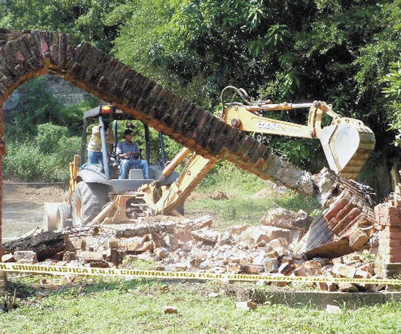 Sin resultados. La extinta PGR hizo excavaciones para localizar los restos óseos de Rosendo Radilla en Guerrero. Foto/Archivo El Universal