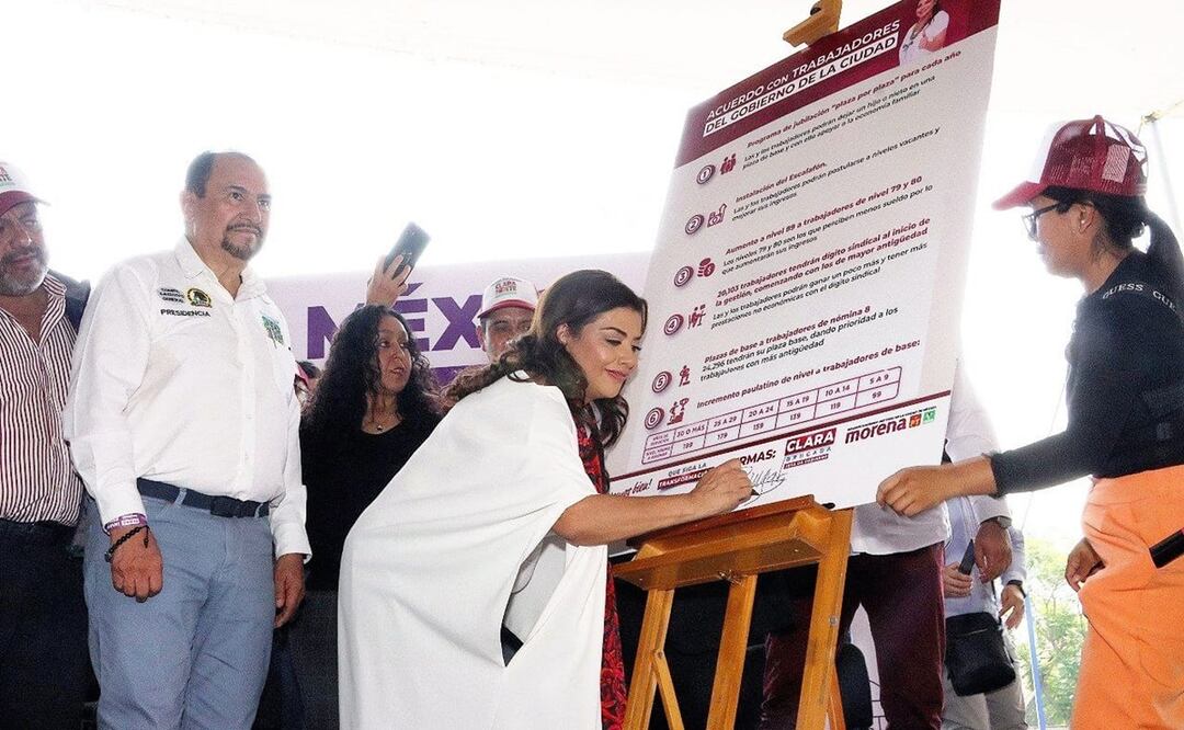 Clara Brugada promete mejorar condiciones laborales a trabajadores del Gobierno de CDMX. Foto: Especial