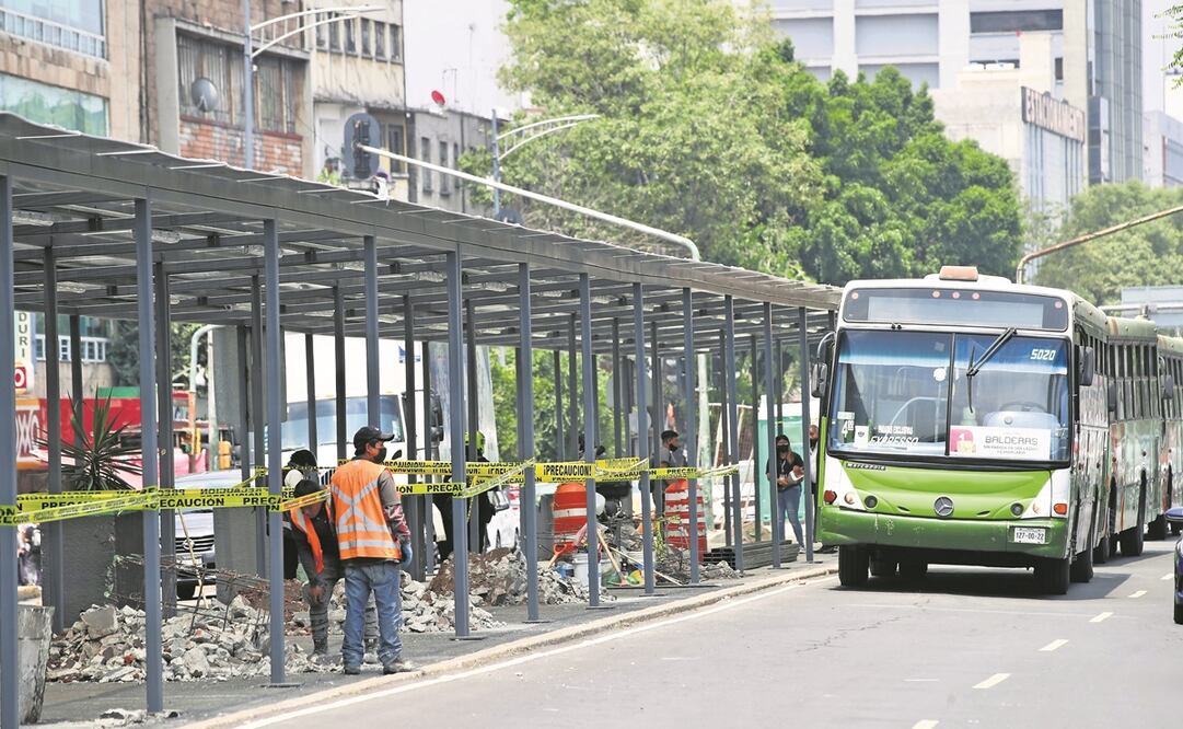 Trabajadores afinan detalles en las estaciones provisionales que utilizará la RTP durante los meses que apoyará a los usuarios afectados por el cierre de la Línea 1 del Metro.