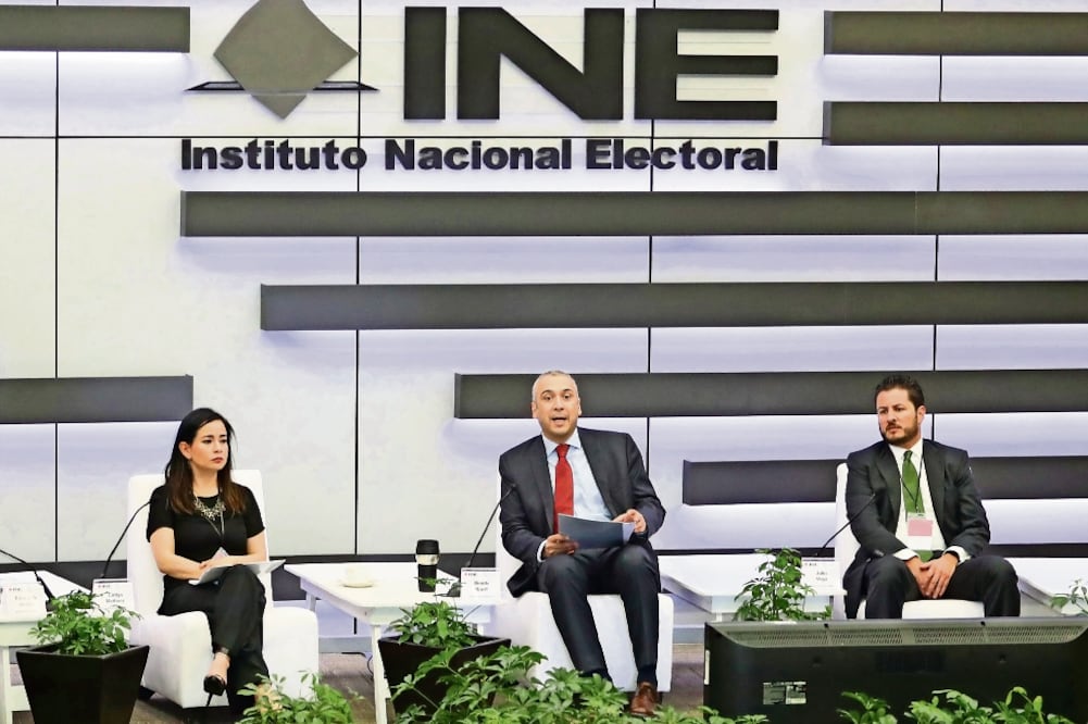 En el Instituto Nacional Electoral clausuraron ayer el Foro sobre Democracia Digital y la Importancia del Internet (BERENICE FREGOSO. EL UNIVERSAL)