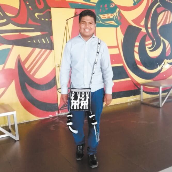 A pesar de que Facundo consiguió graduarse en el ciclo escolar pasado, sabe que el camino está lleno de retos; uno de ellos es seguir estudiando y especializarse en materia penal y derechos humanos. ESPECIAL