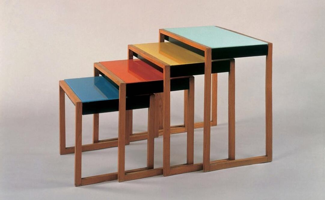 "Grupo de cuatro mesas apilables", obra de 1927 del artista Josef Albers. Foto: Archivo EFE