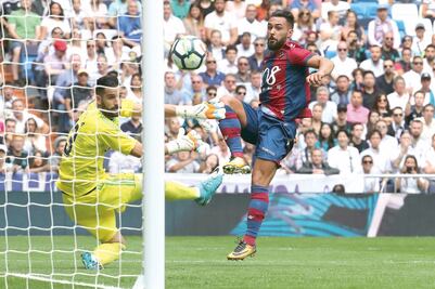 Barça lidera ante bajón merengue
