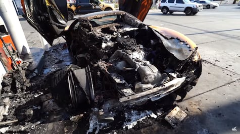 Hombre renta McLaren en Las Vegas, lo incendia por accidente y se da a la fuga