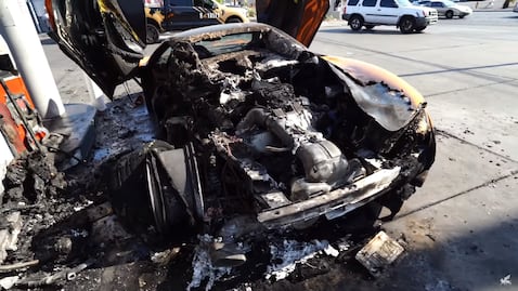 Hombre renta McLaren en Las Vegas, lo incendia por accidente y se da a la fuga