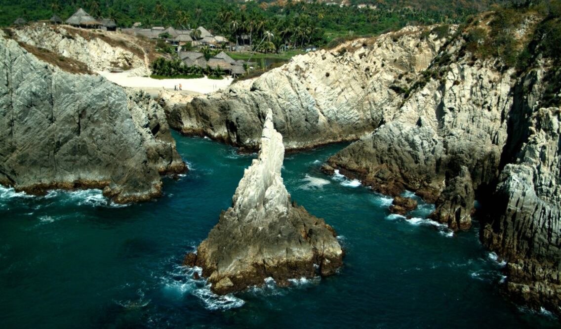 El "Dedo de Dios" en Maruata. (Foto: Cortesía Secretaría de Turismo de Michoacán)