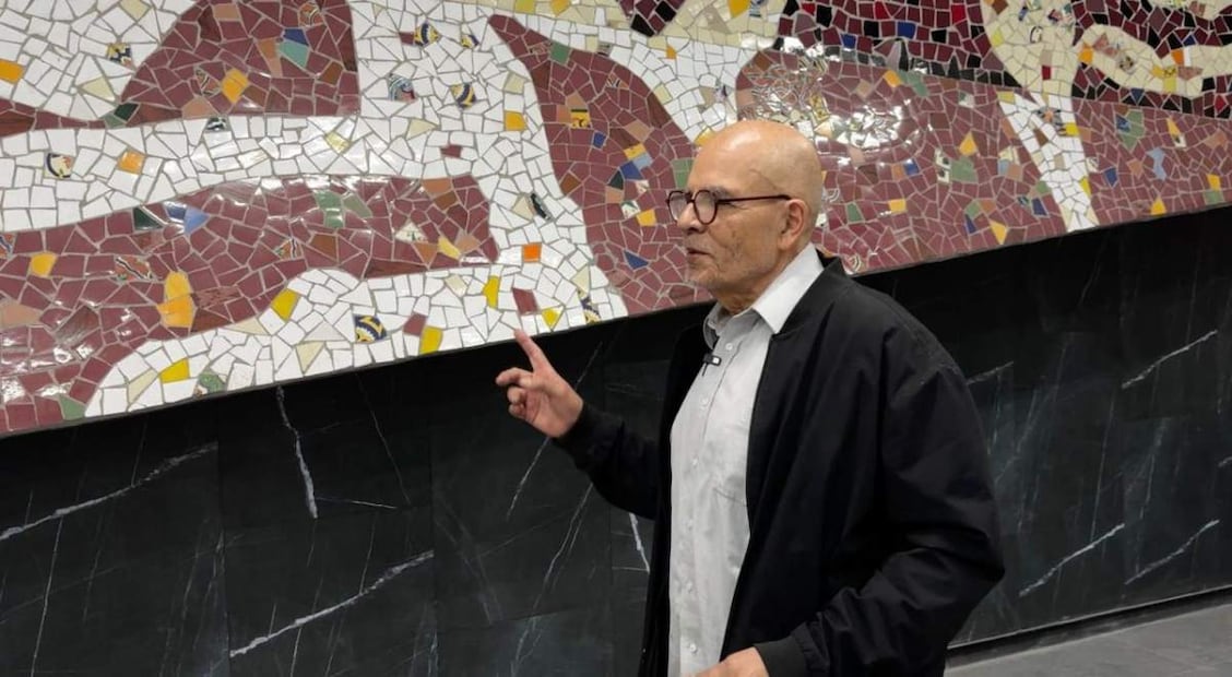 El maestro muralista, Alberto Castrio Leñero, también colabora en los trabajos. Foto: Especial