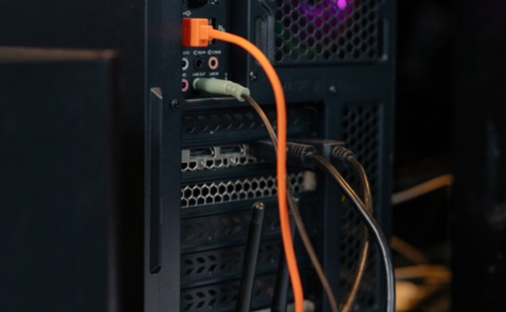 Por qué no cargar el celular en la computadora