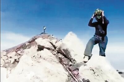 Pese a prohibición, alpinistas suben al Popo