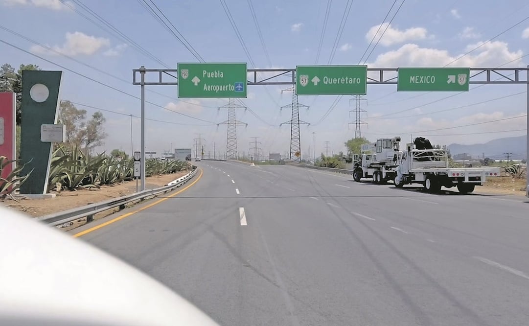 La opción de utilizar las vías de cuota implica ha-cer frente a la confusión de salidas hacia el AIFA. Foto: Paola Reyes / EL UNIVERSAL