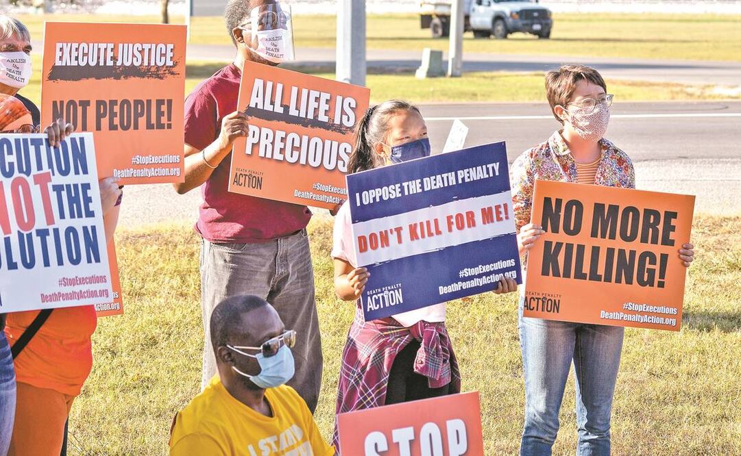 Manifestantes contra la pena de muerte en Terre Haute, Indiana, en septiembre de 2020. Foto: AP.