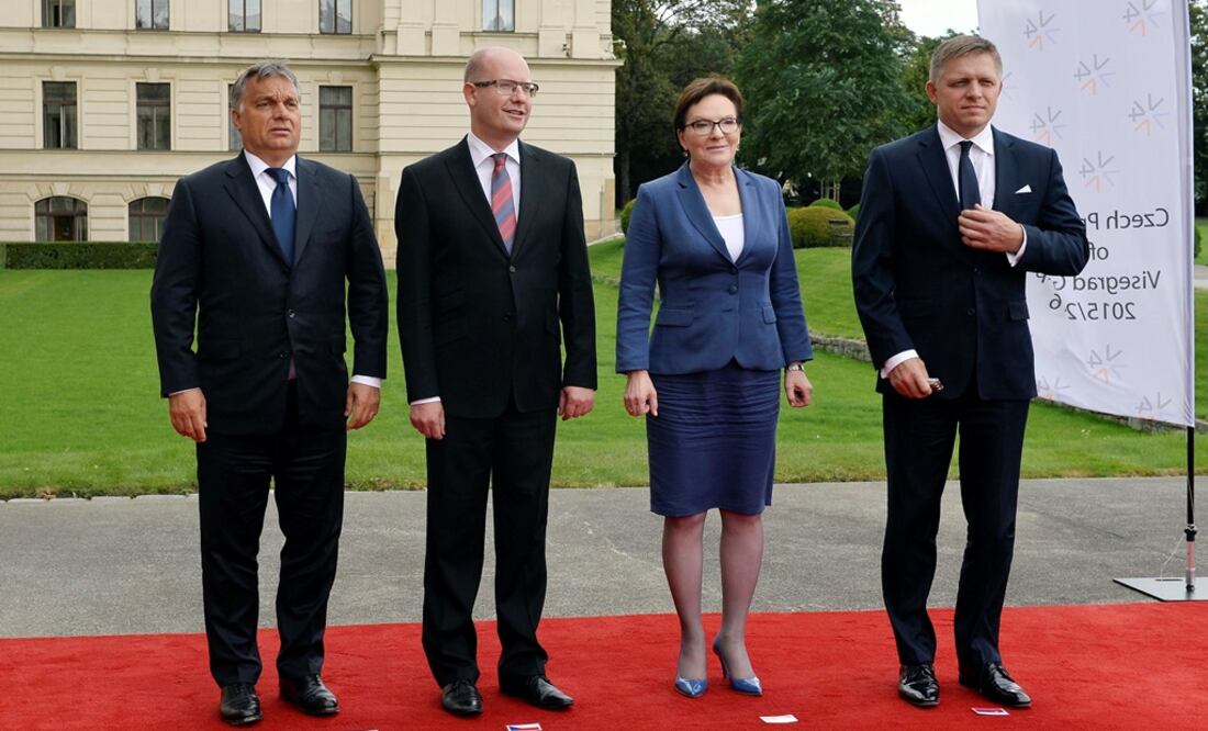 De izq. a der.: El primer ministro húngaro, Viktor Orban, primer ministro checo Bohuslav Sobotka, la primera ministra polaca Ewa Kopacz y el primer ministro eslovaco, Robert Fico (Foto: AP)